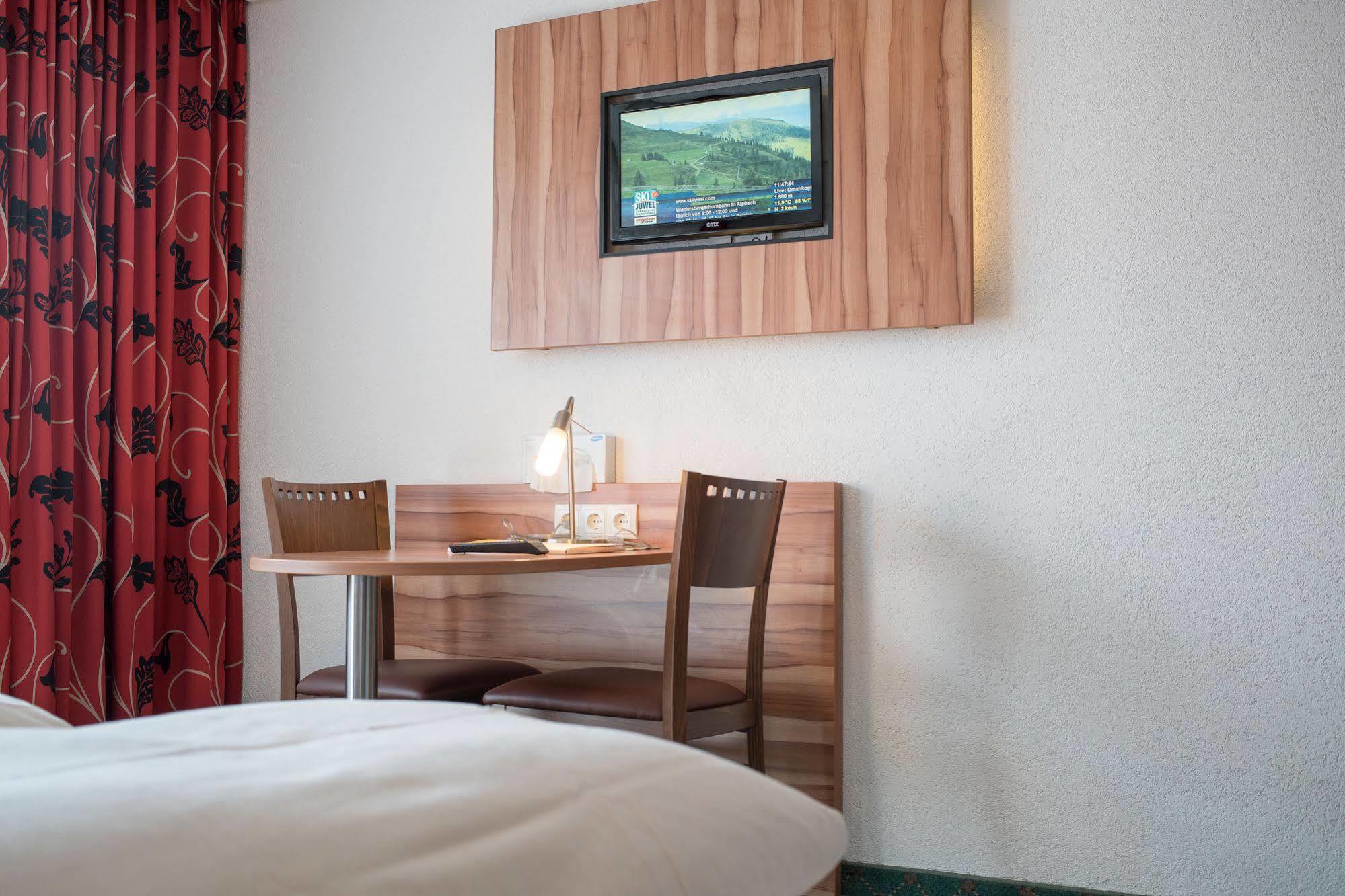 Gasthof Pension Alpenblick Radfeld Exterior photo